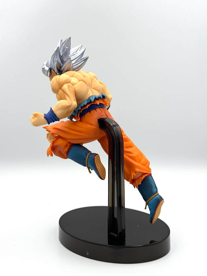 Silver Hair Fighter – Action Pose Figure 🇯🇵
