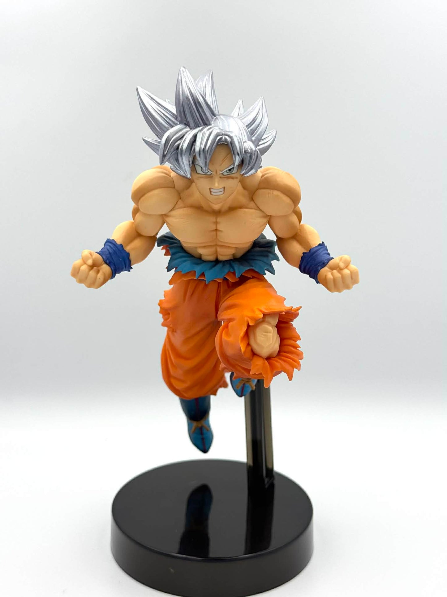 Silver Hair Fighter – Action Pose Figure 🇯🇵