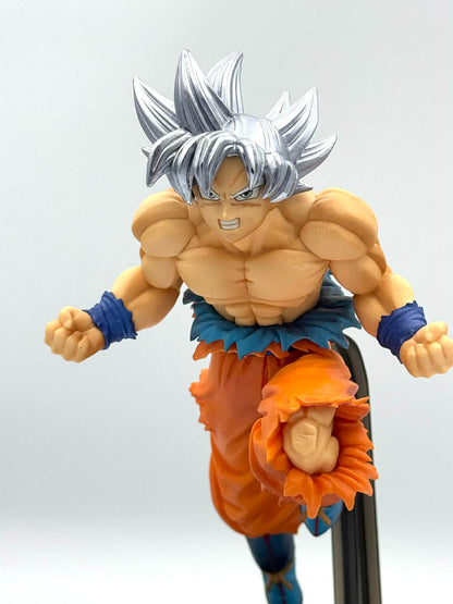Silver Hair Fighter – Action Pose Figure 🇯🇵