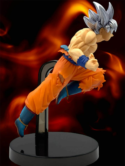Silver Hair Fighter – Action Pose Figure 🇯🇵
